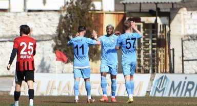 Manisa FK, hazırlık maçında Turgutluspor'u 3-2 mağlup etti