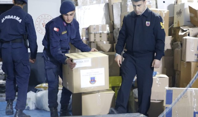 Manisa jandarmasından deprem bölgesine anlamlı destek