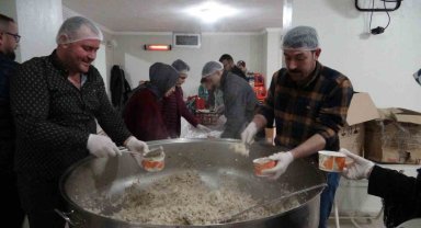 Mardin'de kazanlar gönüllüler tarafından depremzedeler için hazırlanıyor
