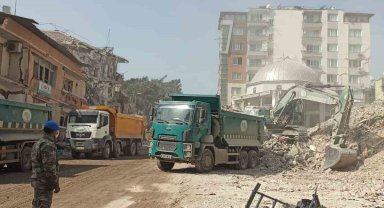 Mehmetçik deprem bölgesinde çalışmalarını sürdürüyor