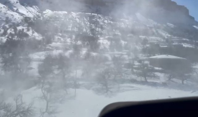 Mehmetçik, deprem nedeniyle ulaşılamayan köylere helikopterle yardım götürüyor