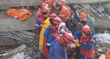MSB: "Kahramanmaraş'ta görev yapan 'İnsani Yardım Tugayımız' bir gencimizi kurtardı"