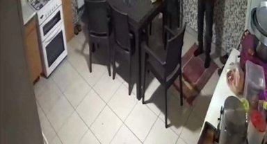 Namaz kılarken depreme böyle yakalandı