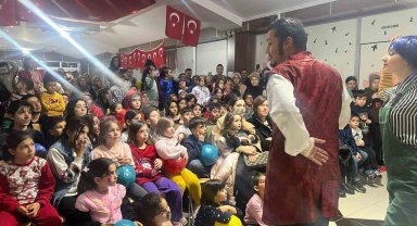 Nevşehir'deki depremzede çocuklar tiyatro oyunu izledi