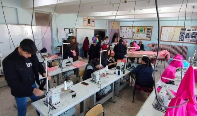 Öğretmen, öğrenci, veli el ele verdi depremzadeler için üretmeye başladı