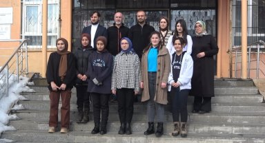 Öğretmenler maaşını, öğrenciler ise burslarını bağışladı