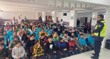 Ortaokul öğrencilerine trafik kuralları eğitimi verildi