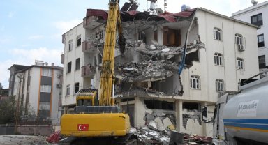 Osmaniye Barosu ağır hasarlı binaların yıkılmasına tedbiren durdurma kararı aldırdı