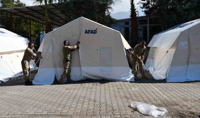 Payas'ta depremzedeler için kurulan çadır sayısı 580'e ulaştı