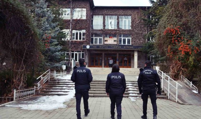 Polis ekiplerinden okul çevrelerinde denetim
