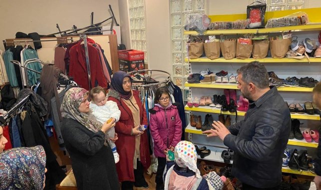Pursaklar Belediyesi Tebessüm Çarşısı ile depremzedelerin yanında