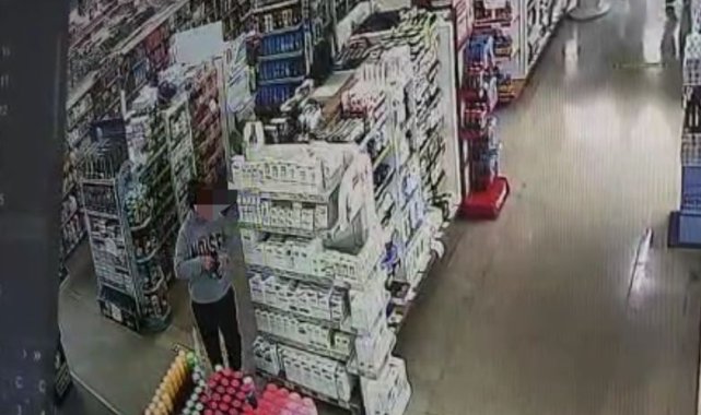"Kadrolu hırsız" mağaza çalışanlarını canından bezdirdi
