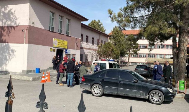 Şaka yaparken arkadaşını bıçakladı