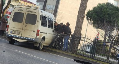 Samsun'da minibüs refüjdeki korkuluklara çarptı: 1 yaralı