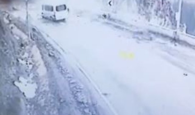 Servis aracının heyelan altında kaldığı görüntüler ortaya çıktı