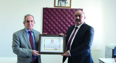 Seyfi Erayhan mazbatasını aldı