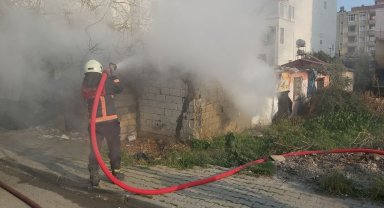 Sobadan çıkan yangın baraka evi kül etti