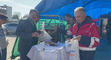 Sultangazi Belediyesi'nden deprem bölgesine sıcak ekmek