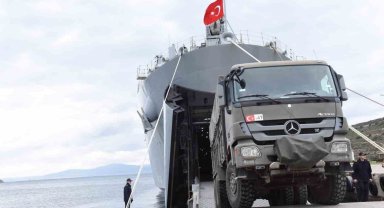TCG Sancaktar ve TCG Bayraktar gemileri deprem bölgesine doğru yola çıktı
