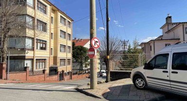 Tek yönlü ters şeride giren sürücüler kazaya davetiye çıkardı