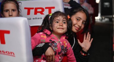 TRT'den Kahramanmaraş'taki depremzedelere moral ziyareti
