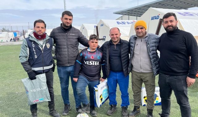 Türkiye yazılı topa vurmayan Enes Trabzonspor'un gönderdiği top ve formasına kavuştu