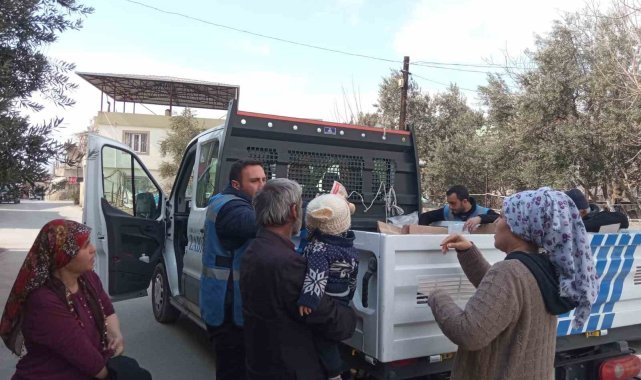 Ümraniye Belediyesi ekipleri afetzedelere gıda, giysi ve battaniye dağıttı