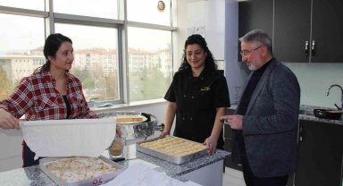 Ünlü şefin depremzedeler için kurduğu lokantaya Çorumlu kadınlardan destek