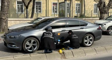 Üsküdar'da motorlu 2 kişi güpegündüz araç kurşunladı
