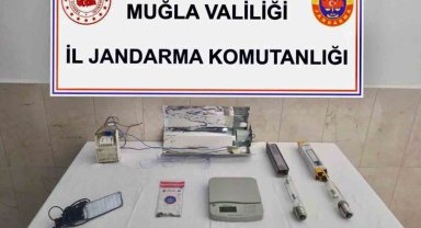 Uyuşturucu imalatı için evinde düzenek kurmuş