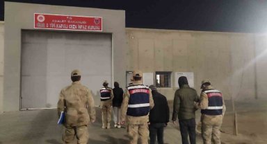 Uyuşturucuyu bulaşık makinesi ve çeyiz sandığına sakladılar