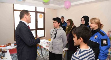 Vali Akbıyık, depremzedeleri yalnız bırakmıyor