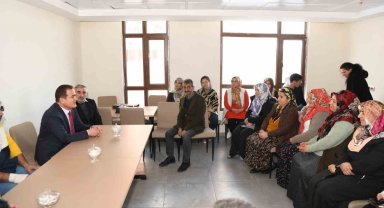 Vali Akbıyık depremzedelerle yakından ilgilendi