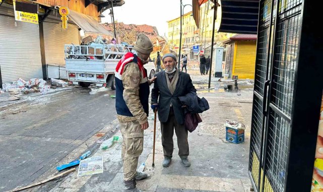 Van jandarması Malatya'da huzur ve güvenin teminatı olmaya devam ediyor