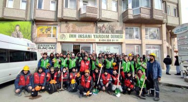 Yabancı uyruklu öğrenciler depremzedeler için seferber oldu
