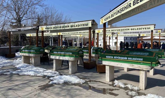 Yangında hayatını kaybeden Suriye uyruklu depremzede aile Konya'da defnedildi