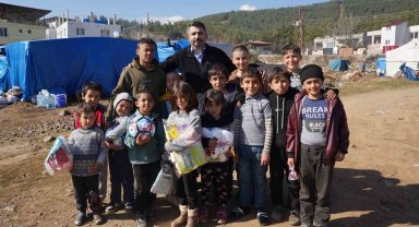 Yıldırım'dan depremzede çocuklara oyuncak