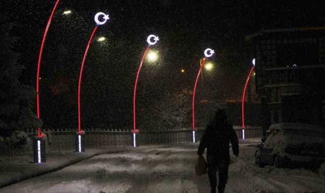 Yoğun kar yağışı Rize'yi etkisi altına aldı