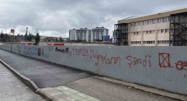200 metrelik duvar vandalların hedefi oldu