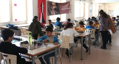 80 sporcu çocuk Satranç müsabakasında yarıştı