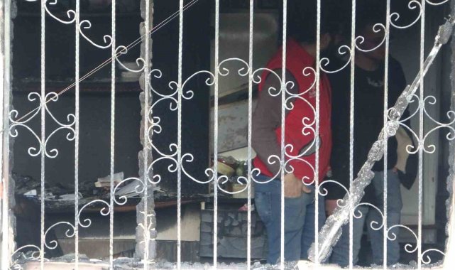 8'inci kattan düştü ölmedi, yangında can verdi
