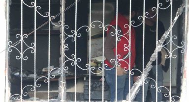 8'inci kattan düştü ölmedi, yangında can verdi