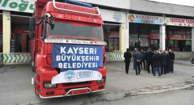 Başkan Büyükkılıç 2 kamyon yardım tırını Adıyaman'a uğurladı