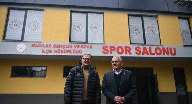 Başkan Büyükkılıç, spor salonunu inceledi, basket oynadı