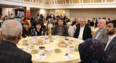 Başkan Dinçer depremzede ailelerle iftarda buluştu