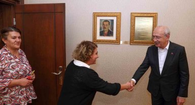 CHP Genel Başkanı Kılıçdaroğlu, Genel Merkez Kadın personeli ile bir araya geldi