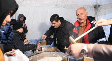 Deprem bölgesinde Kahramankazan Belediyesi'nden 4 bin kişilik iftar çadırı