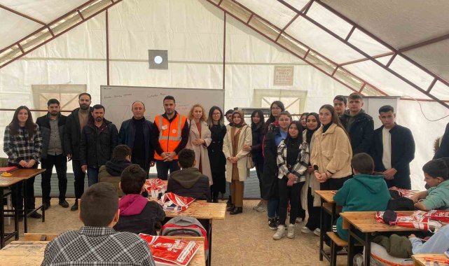 Deprem bölgesinde sınava hazırlanan arkadaşlarını unutmadılar