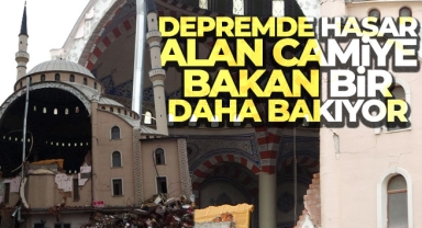 Depremde hasar alan camiye bakan bir daha bakıyor