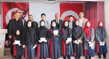 Dereceye giren öğrenciler ödüllendirdi